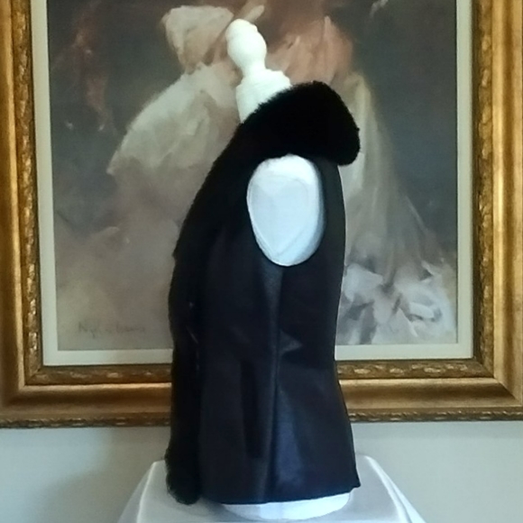 NWT White House Black Market Faux Fur Vest - Picture 5 of 10